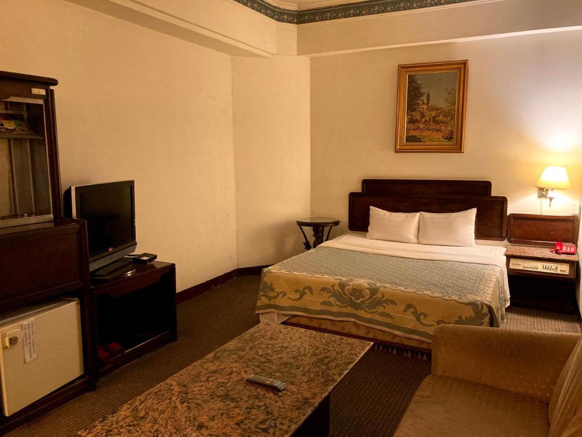 文南哥爸妻夫飯店 Hotell Tainan Eksteriør bilde