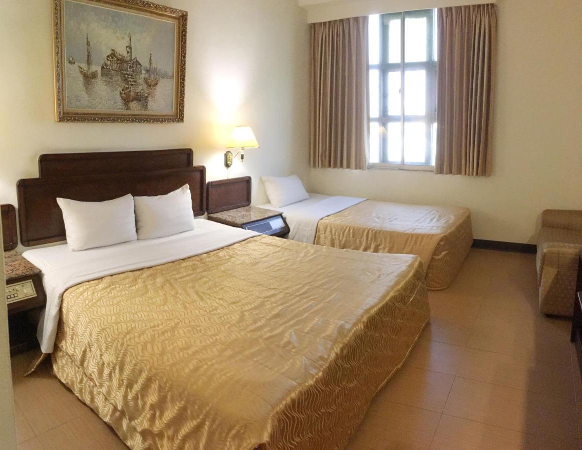 文南哥爸妻夫飯店 Hotell Tainan Eksteriør bilde