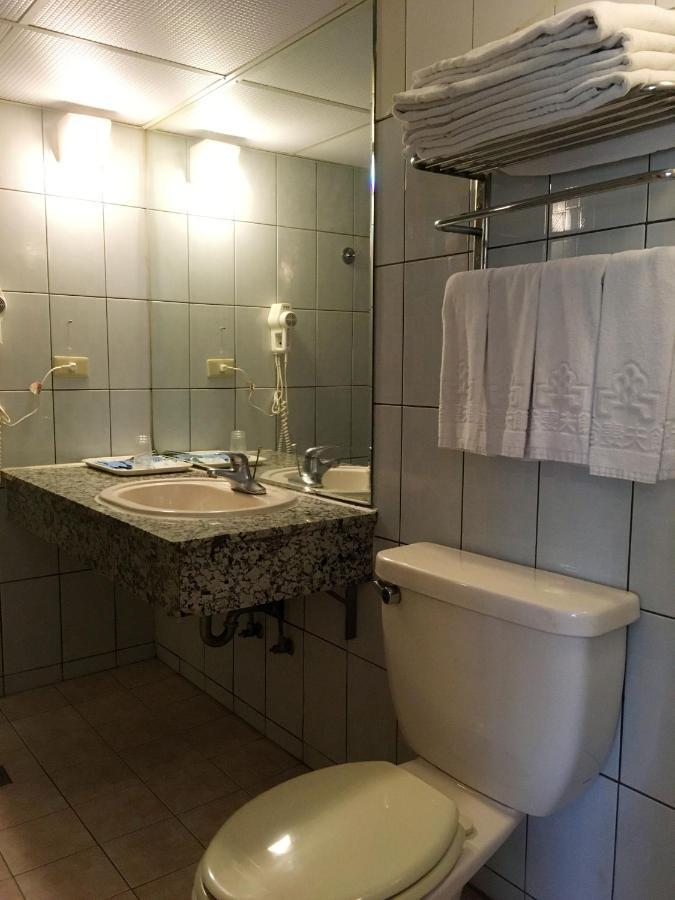 文南哥爸妻夫飯店 Hotell Tainan Eksteriør bilde