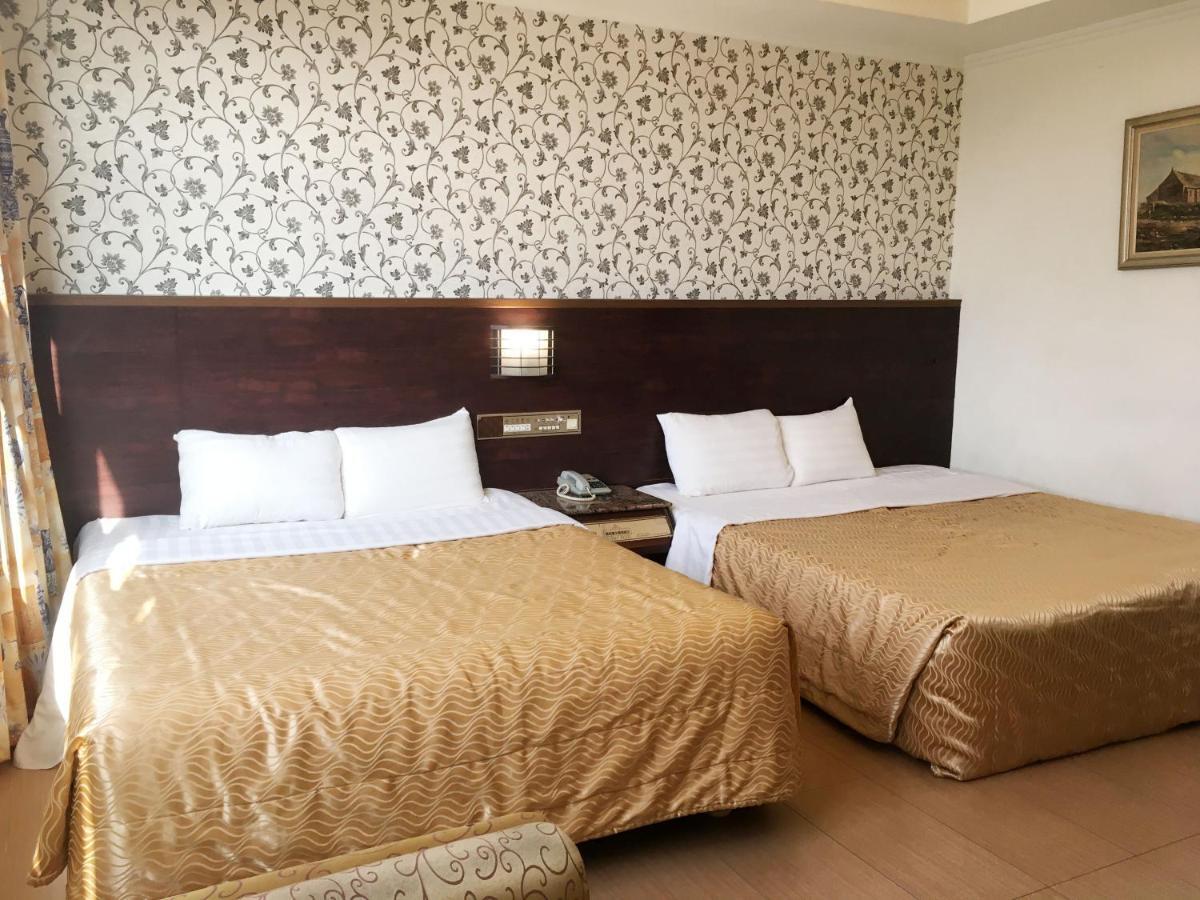 文南哥爸妻夫飯店 Hotell Tainan Eksteriør bilde