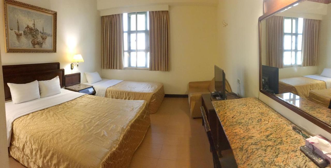 文南哥爸妻夫飯店 Hotell Tainan Eksteriør bilde
