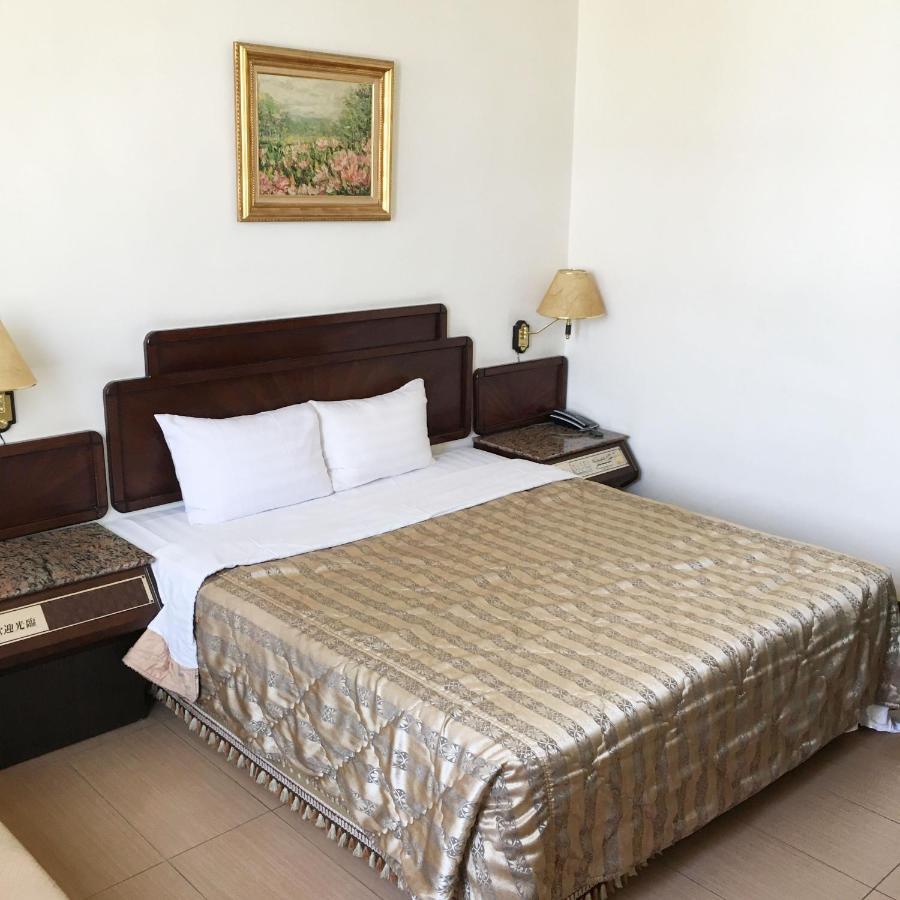 文南哥爸妻夫飯店 Hotell Tainan Eksteriør bilde