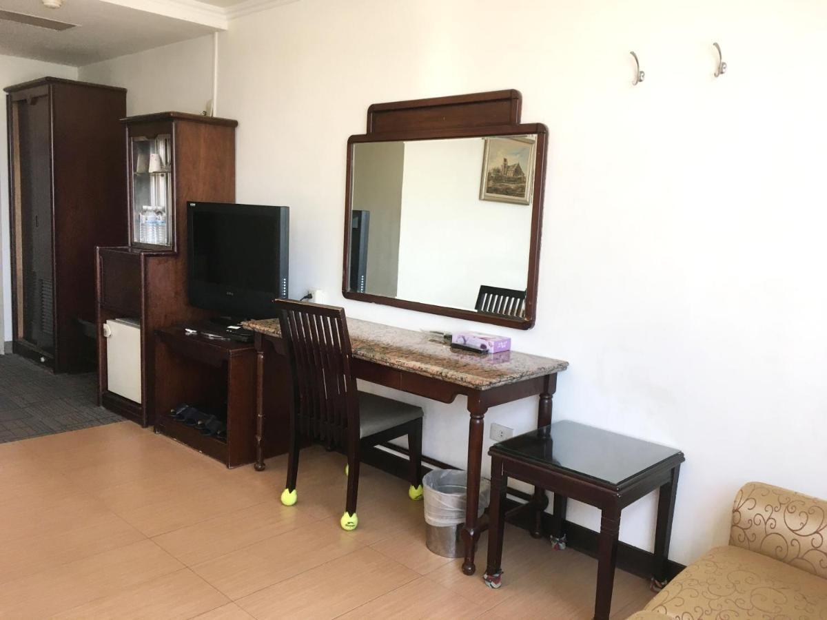 文南哥爸妻夫飯店 Hotell Tainan Eksteriør bilde
