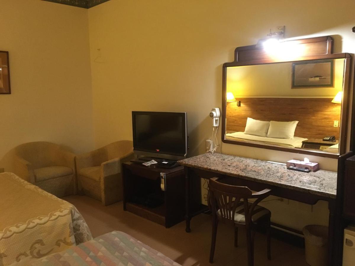 文南哥爸妻夫飯店 Hotell Tainan Eksteriør bilde