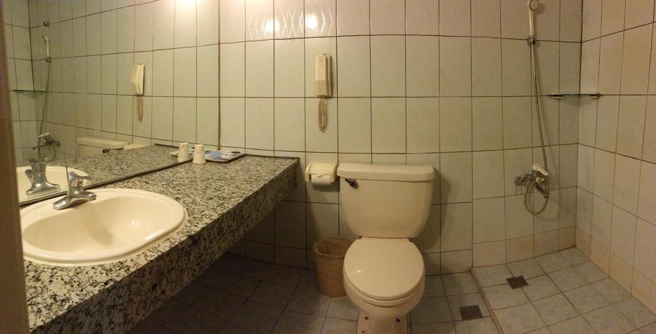 文南哥爸妻夫飯店 Hotell Tainan Eksteriør bilde