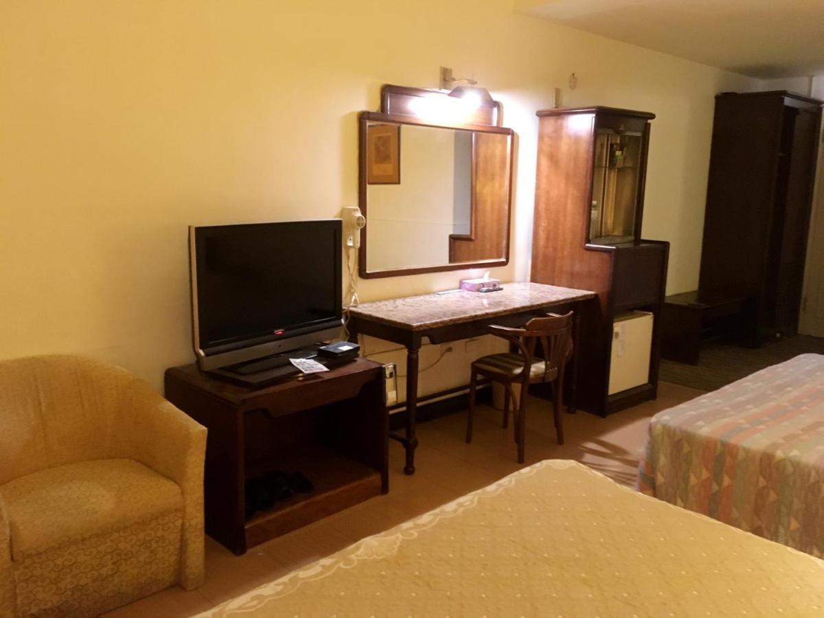 文南哥爸妻夫飯店 Hotell Tainan Eksteriør bilde