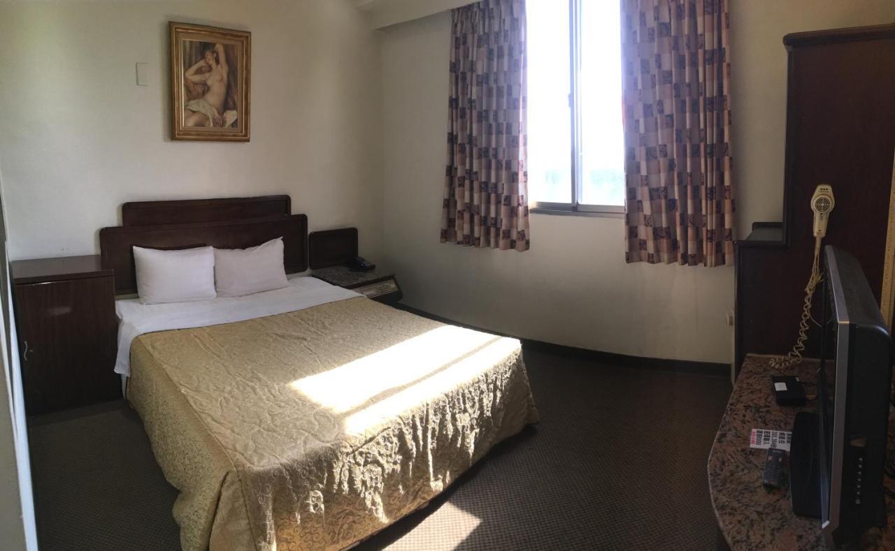 文南哥爸妻夫飯店 Hotell Tainan Eksteriør bilde