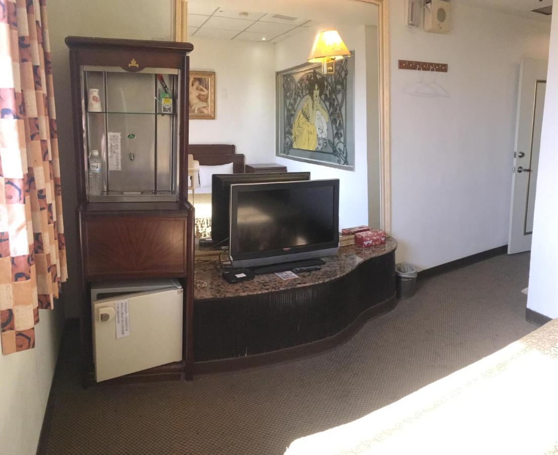 文南哥爸妻夫飯店 Hotell Tainan Eksteriør bilde